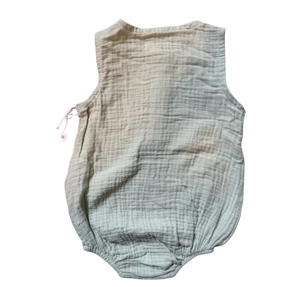 Grayson Collective Unisex Baby Gauze Bubble Romper | Sleeveless 3-6 Months - Picture 3 of 5